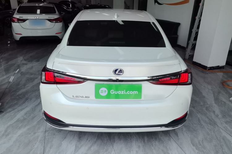 Used Lexus ES 2020 300h Premier Edition Rear