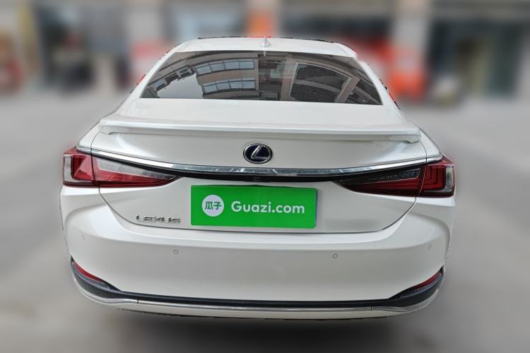 Used Lexus ES 2020 300h Deluxe Edition Rear