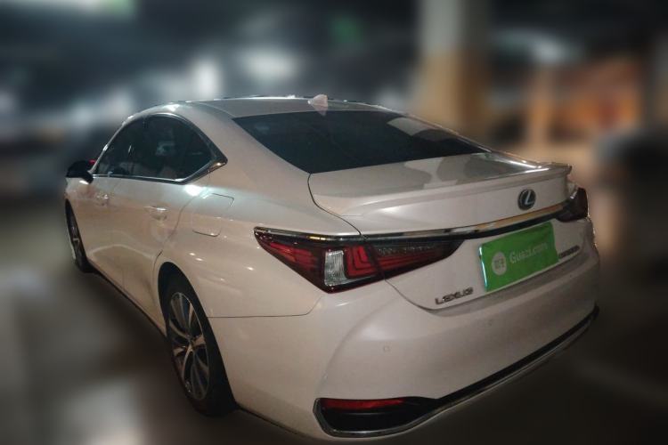 Used Lexus ES 2020 300h Premier Edition Rear Left 45 Deg