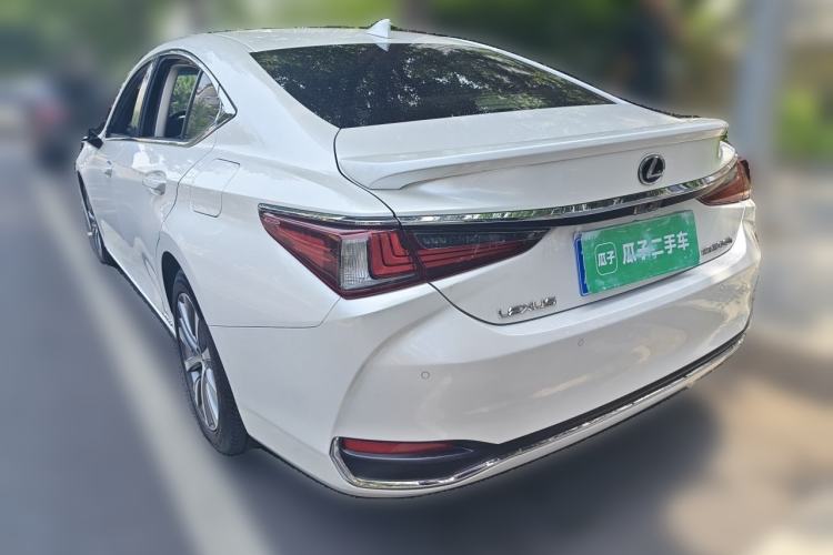 Used Lexus ES 2020 300h Premier Edition Rear Left 45 Deg