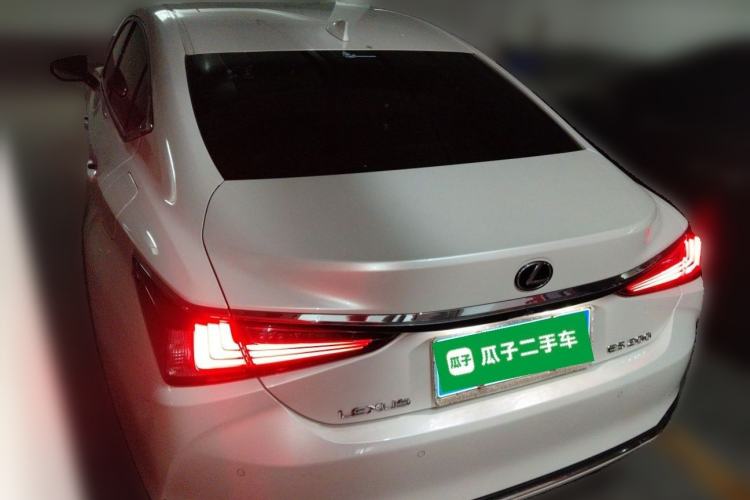Used Lexus ES 2020 200 Excellence Edition Rear Left 45 Deg