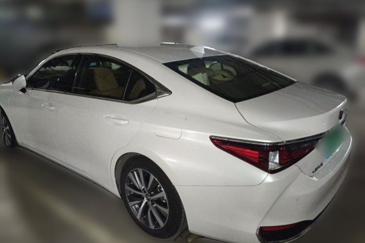 Used Lexus ES 2020 200 Excellence Edition Rear Left 45 Deg