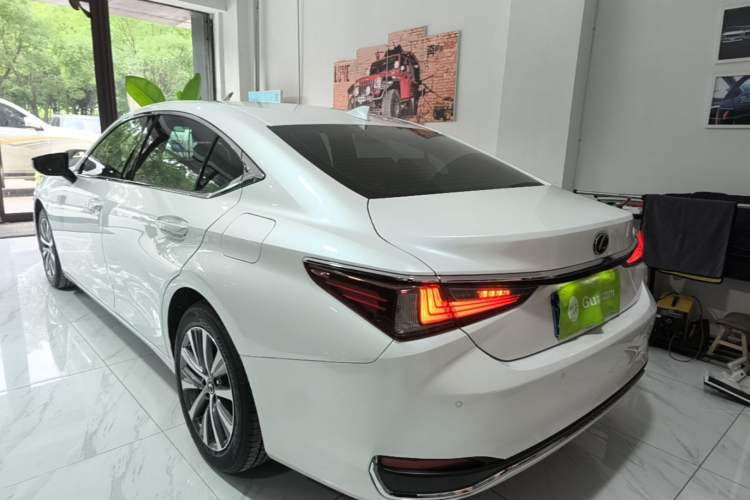 Used Lexus ES 2020 200 Excellence Edition Rear Left 45 Deg