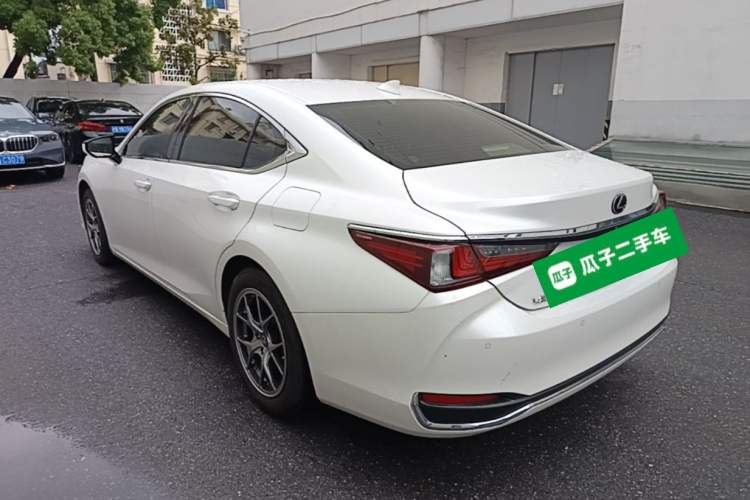 Used Lexus ES 2020 200 Excellence Edition Rear Left 45 Deg