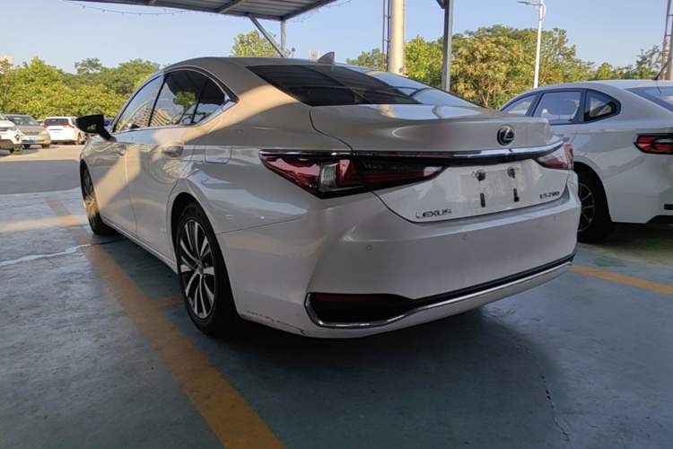 Used Lexus ES 2020 200 Excellence Edition Rear Left 45 Deg