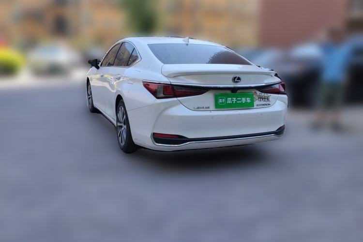 Used Lexus ES 2020 300h Premier Edition Rear Left 45 Deg