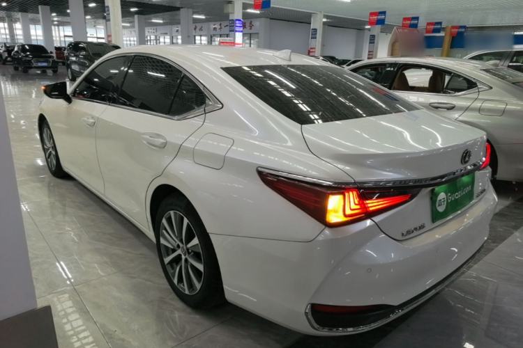 Used Lexus ES 2020 200 Excellence Edition Rear Left 45 Deg