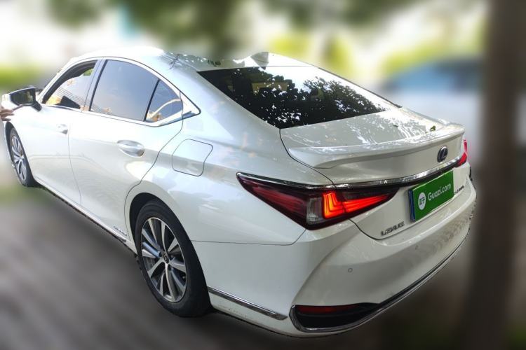 Used Lexus ES 2020 300h Premier Edition Rear Left 45 Deg