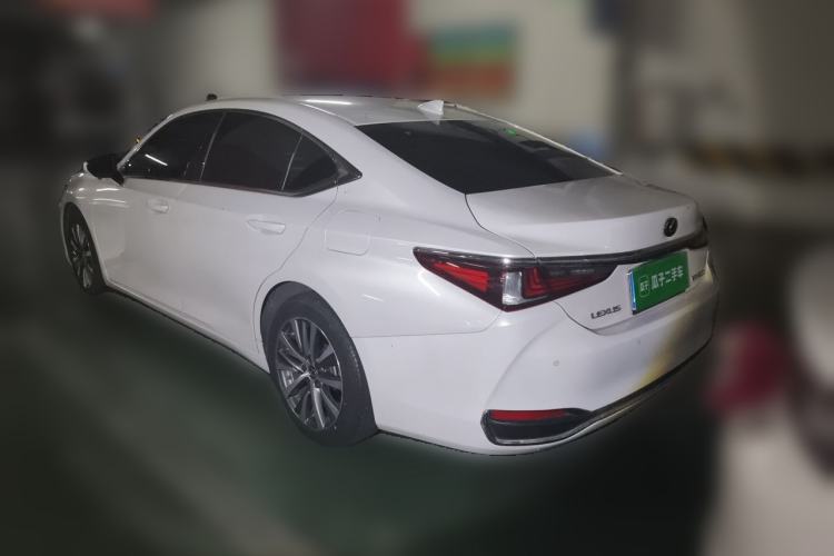 Used Lexus ES 2020 200 Luxury Edition Rear Left 45 Deg