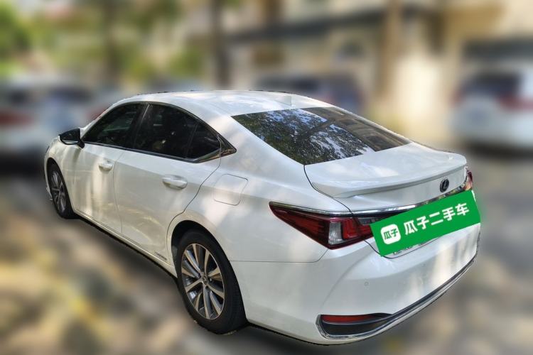 Used Lexus ES 2020 300h Premier Edition Rear Left 45 Deg