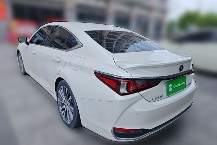 Used Lexus ES 2020 300h Deluxe Edition Rear Left 45 Deg