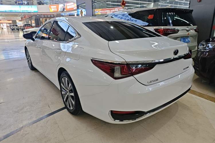 Used Lexus ES 2020 200 Excellence Edition Rear Left 45 Deg
