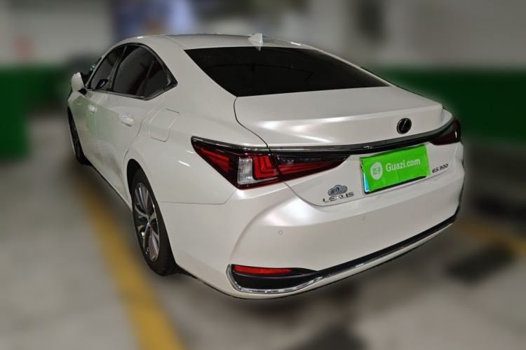 Used Lexus ES 2020 200 Excellence Edition Rear Left 45 Deg