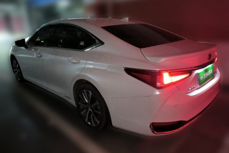 Used Lexus ES 2020 300h Premier Edition Rear Left 45 Deg