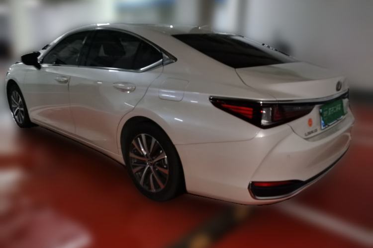 Used Lexus ES 2020 200 Excellence Edition Rear Left 45 Deg