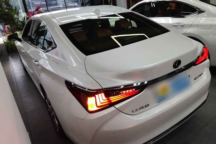Used Lexus ES 2020 200 Excellence Edition Rear Left 45 Deg