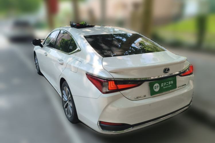 Used Lexus ES 2020 300h Premier Edition Rear Left 45 Deg