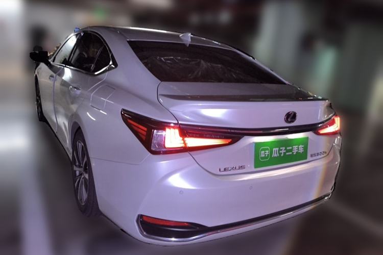 Used Lexus ES  Rear Left 45 Deg