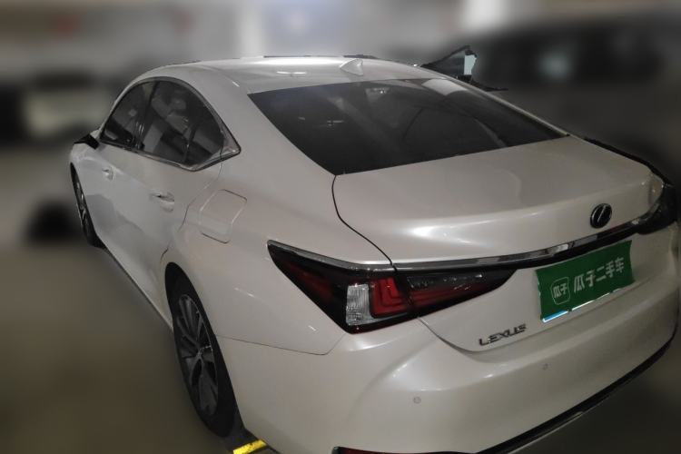 Used Lexus ES 2020 200 Excellence Edition Rear Left 45 Deg