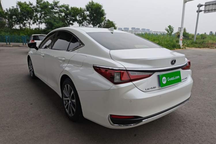 Used Lexus ES 2020 200 Excellence Edition Rear Left 45 Deg