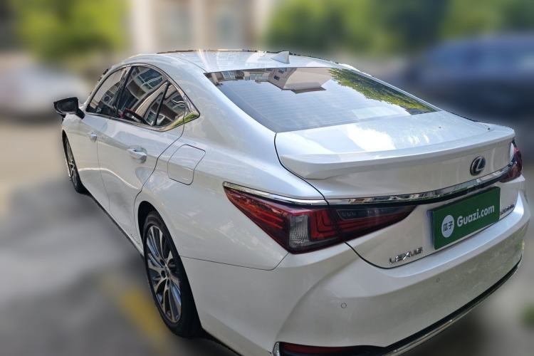 Used Lexus ES 2020 300h Deluxe Edition Rear Left 45 Deg