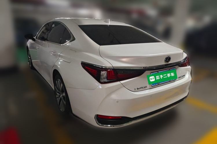 Used Lexus ES 2020 200 Luxury Edition Rear Left 45 Deg