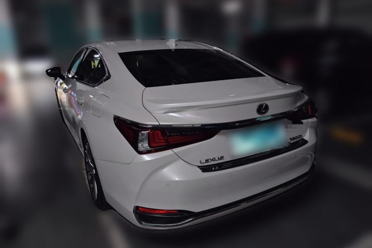 Used Lexus ES 2020 300h Premier Edition Rear Left 45 Deg