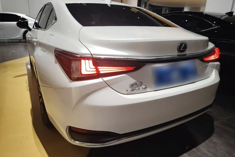 Used Lexus ES 2020 260 Excellence Edition Rear Left 45 Deg