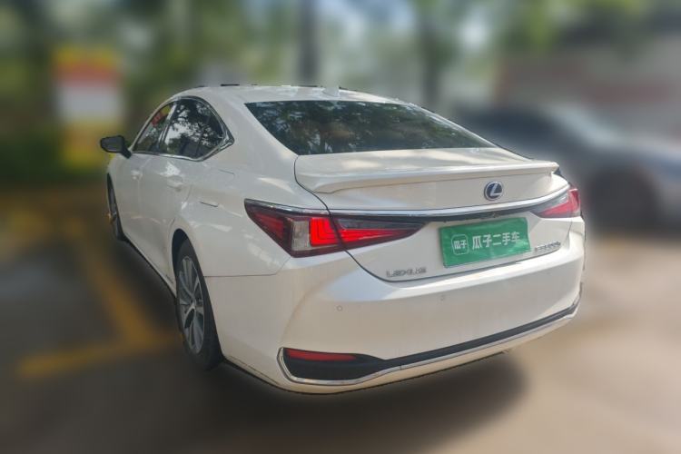 Used Lexus ES 2020 300h Premier Edition Rear Left 45 Deg