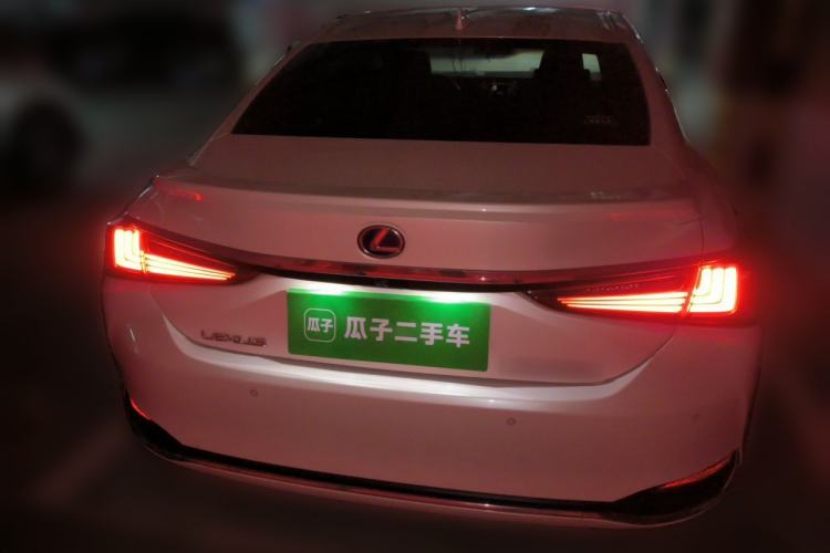 Used Lexus ES 2020 300h Premier Edition Rear