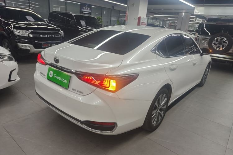 Used Lexus ES 2020 260 Excellence Edition Rear Right 45 Deg