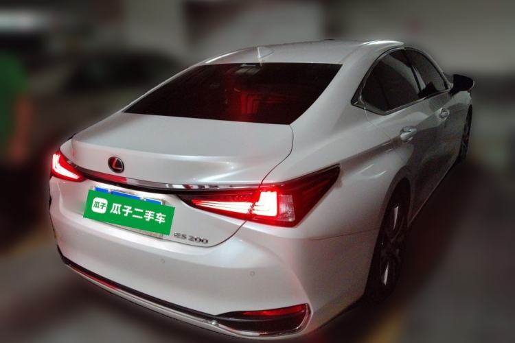 Used Lexus ES 2020 200 Excellence Edition Rear Right 45 Deg
