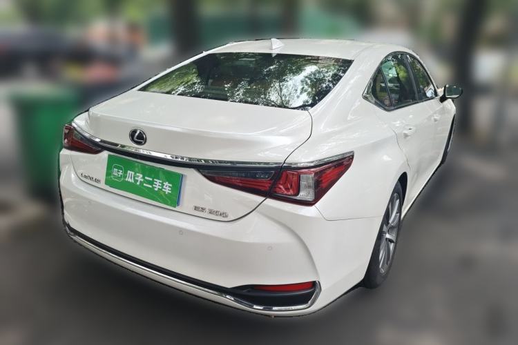 Used Lexus ES 2020 200 Luxury Edition Rear Right 45 Deg