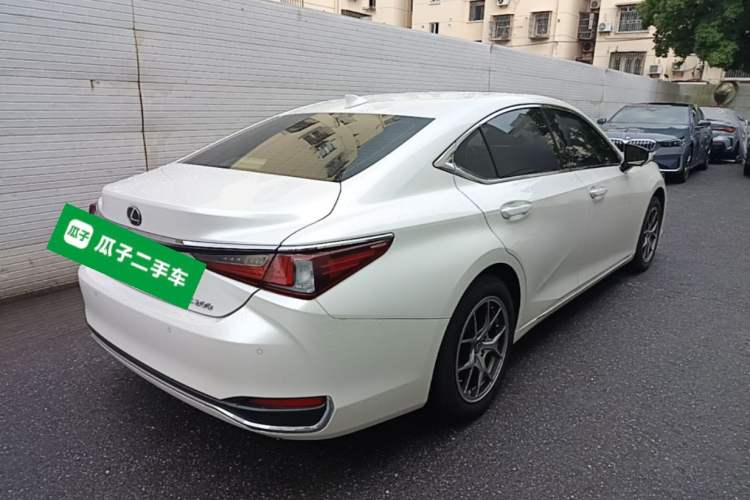 Used Lexus ES 2020 200 Excellence Edition Rear Right 45 Deg