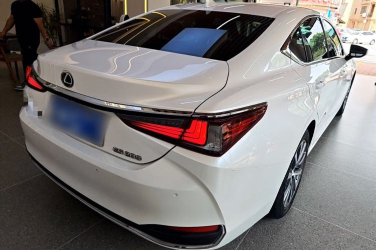 Used Lexus ES 2020 200 Excellence Edition Rear Right 45 Deg