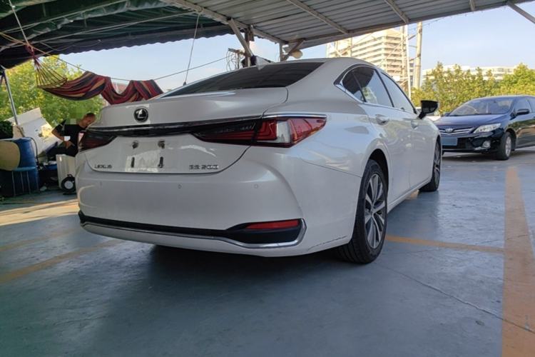 Used Lexus ES 2020 200 Excellence Edition Rear Right 45 Deg