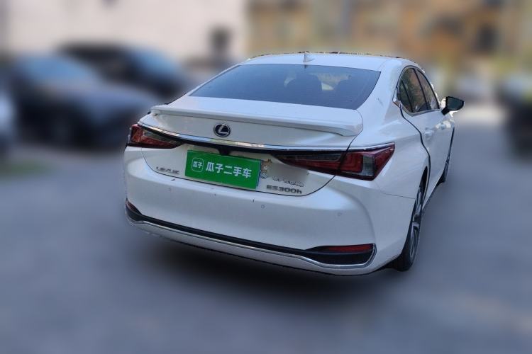 Used Lexus ES 2020 300h Premier Edition Rear Right 45 Deg
