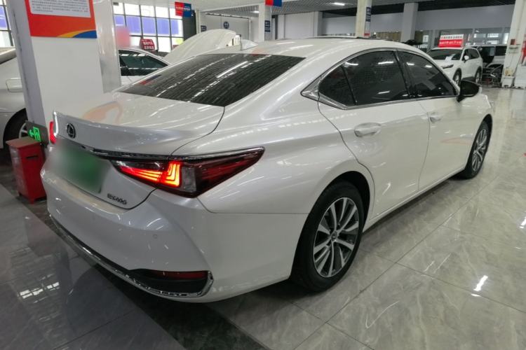 Used Lexus ES 2020 200 Excellence Edition Rear Right 45 Deg