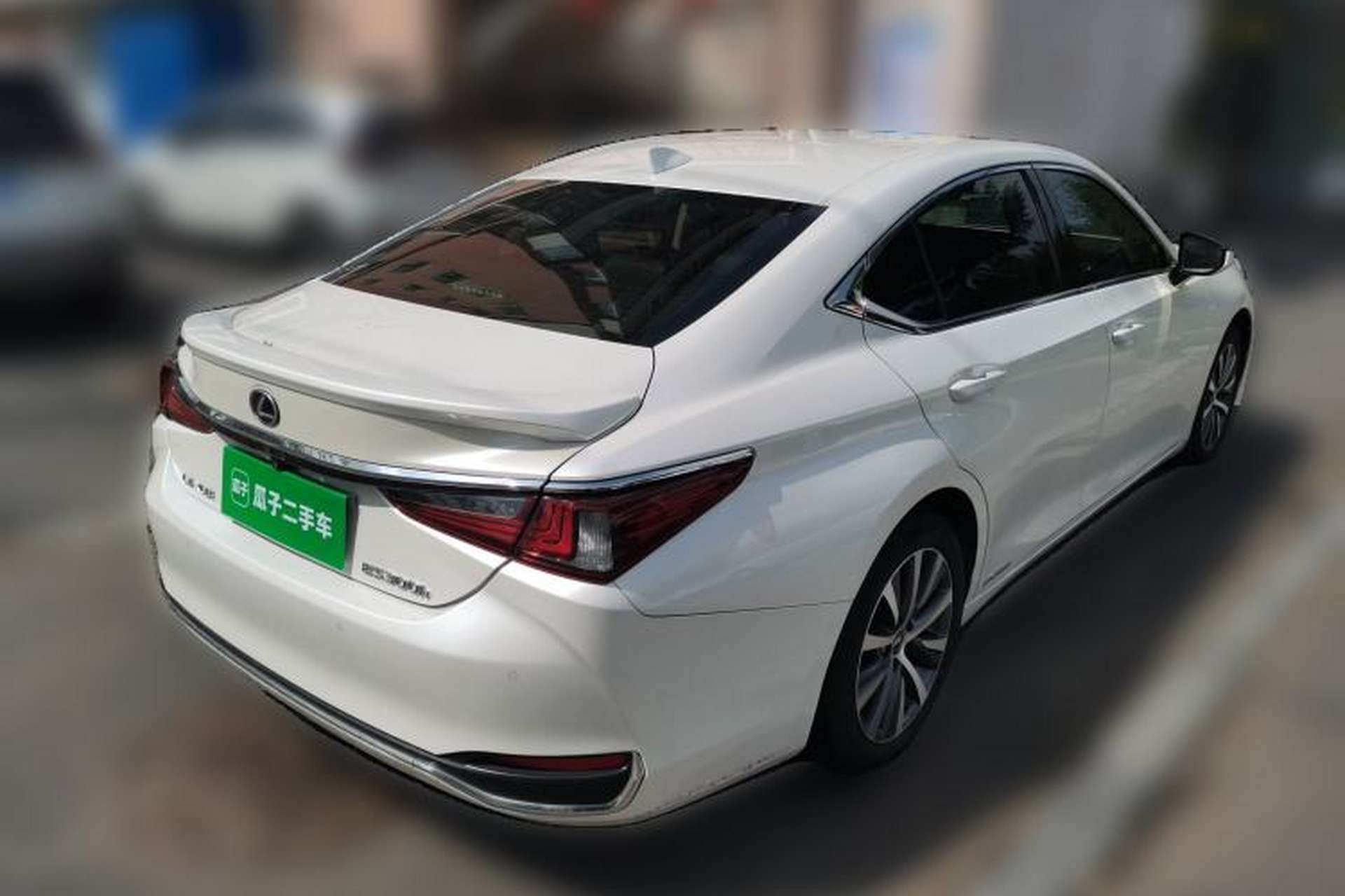 Used Lexus ES 2020 300h Premier Edition Rear Right 45 Deg