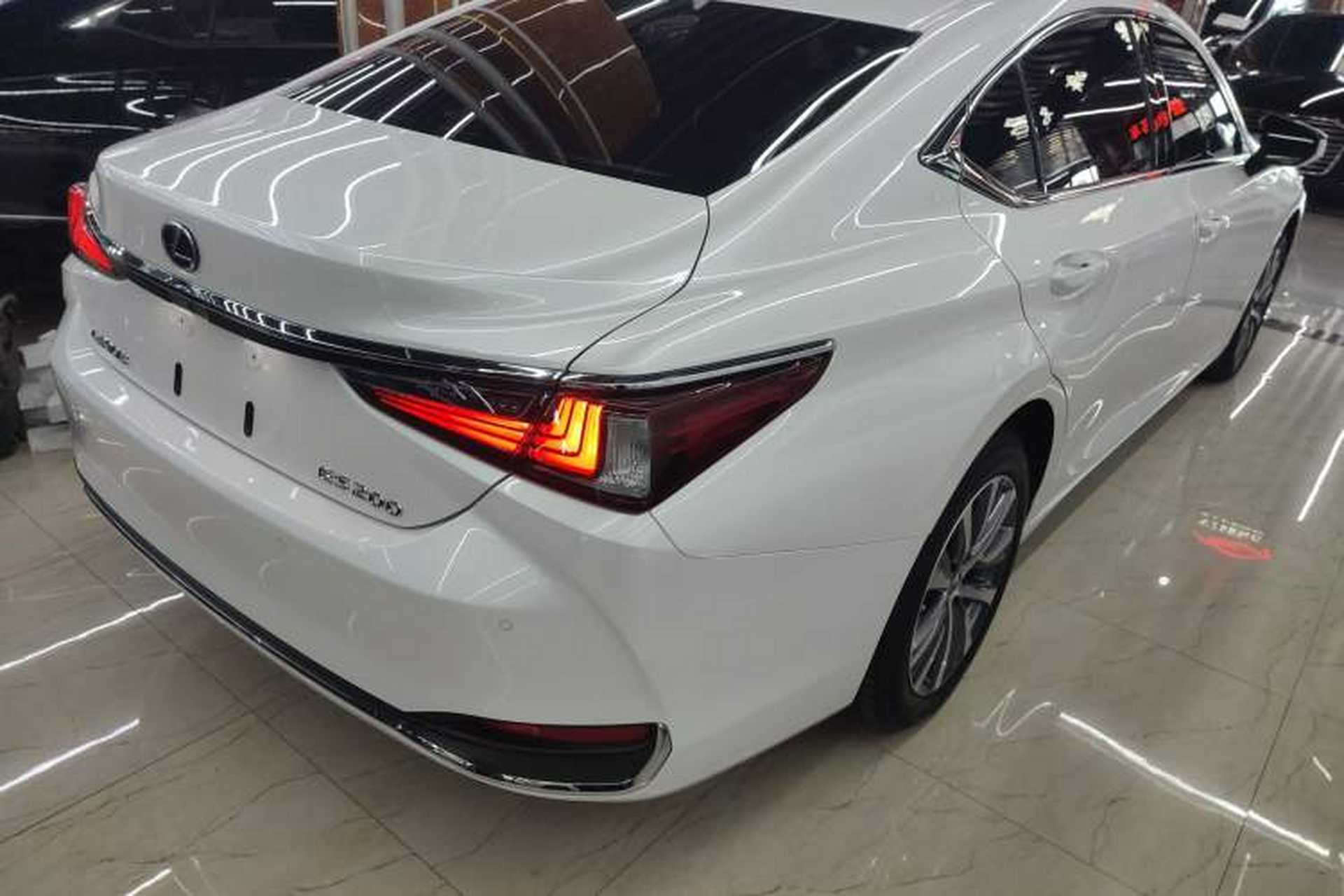 Used Lexus ES 2020 200 Excellence Edition Rear Right 45 Deg