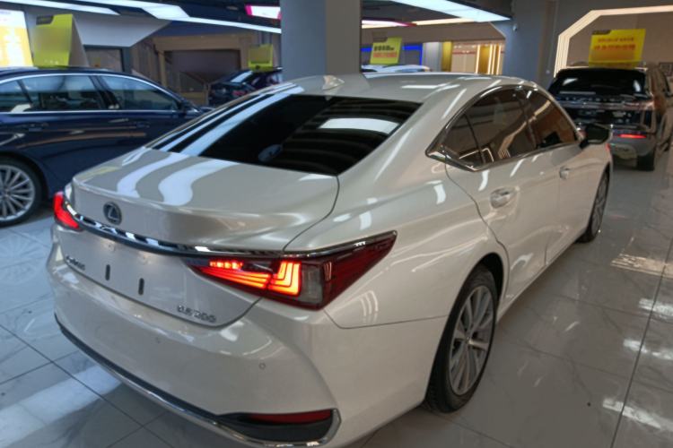 Used Lexus ES 2020 200 Excellence Edition Rear Right 45 Deg