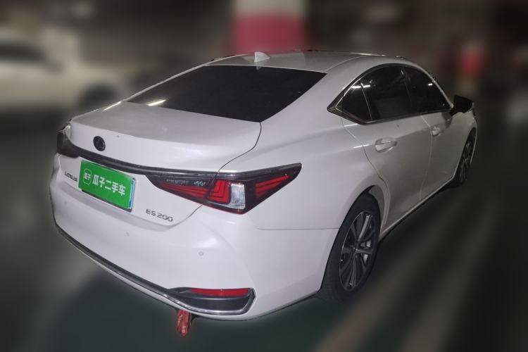 Used Lexus ES 2020 200 Luxury Edition Rear Right 45 Deg