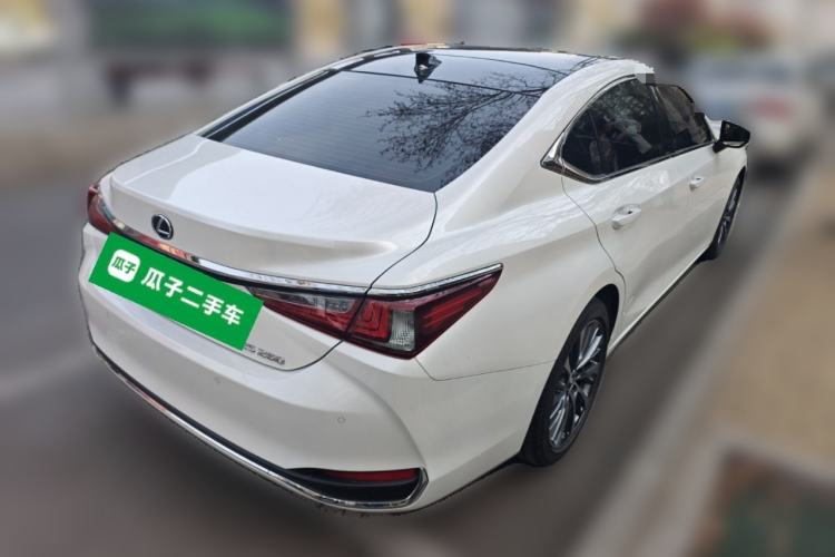 Used Lexus ES 2020 260 Deluxe Edition Rear Right 45 Deg