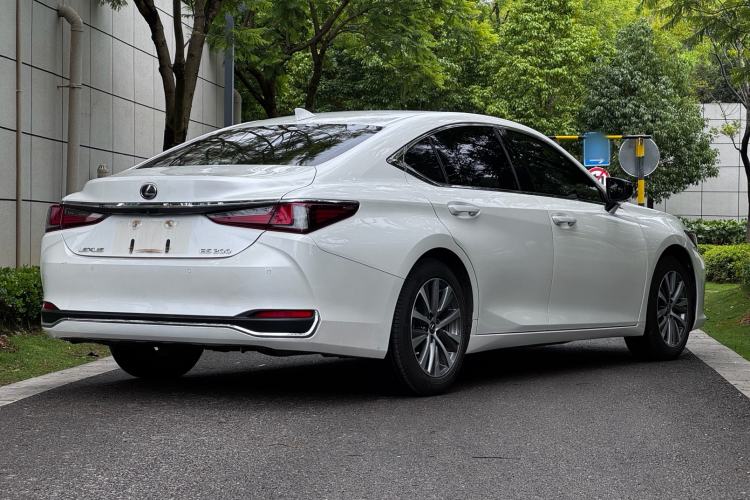 Used Lexus ES 2020 200 Excellence Edition Rear Right 45 Deg