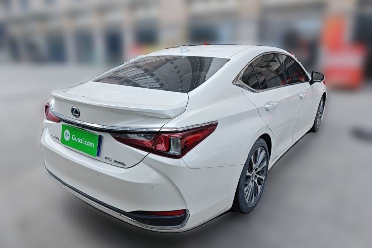 Used Lexus ES 2020 300h Deluxe Edition Rear Right 45 Deg