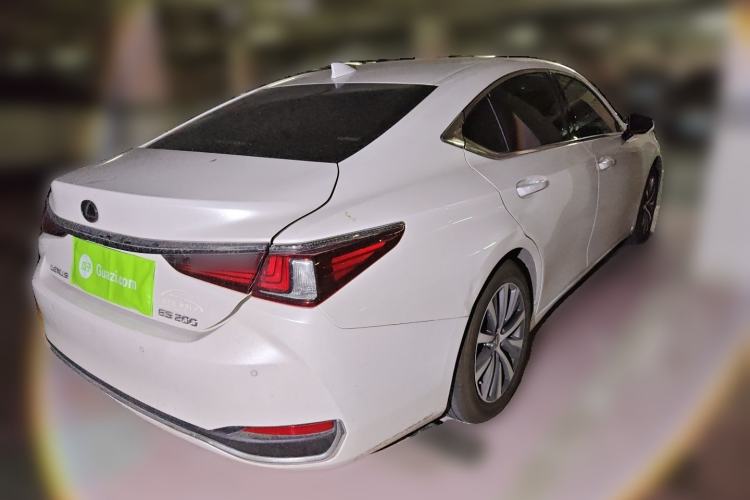 Used Lexus ES 2020 200 Luxury Edition Rear Right 45 Deg