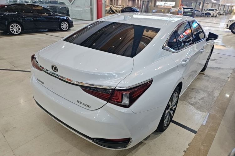Used Lexus ES 2020 200 Excellence Edition Rear Right 45 Deg