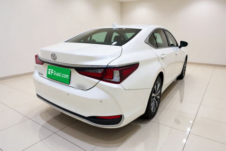 Used Lexus ES 2020 200 Excellence Edition Rear Right 45 Deg