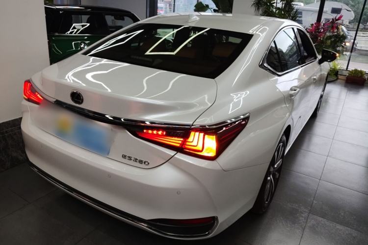 Used Lexus ES 2020 200 Excellence Edition Rear Right 45 Deg
