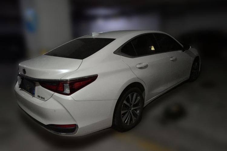 Used Lexus ES 2020 200 Luxury Edition Rear Right 45 Deg
